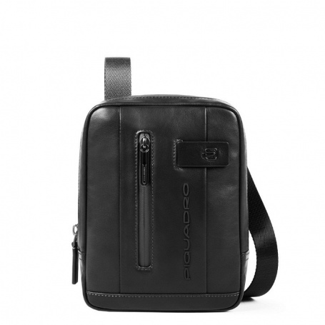 Die Piquadro Urban Tasche trägt die schwarzen Minipads CA3084UB00 / N