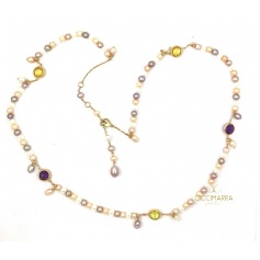 Mimì Glückliche lange goldene Halskette mit Perlen und mehrfarbigen Edelsteinen