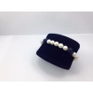 Elastic white pearls bracelet with black roses - B040G31