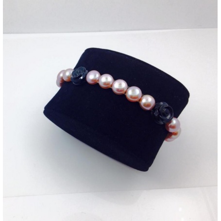 Elastic purple pearls bracelet with black roses - B040G30