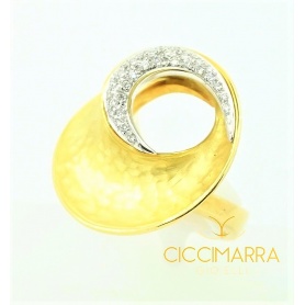 Vendorafa ring in hammered gold and diamonds