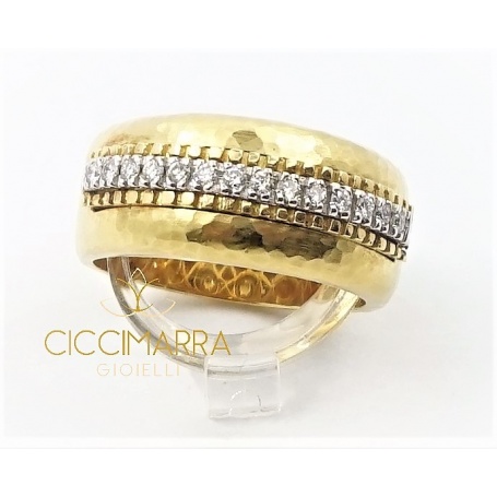 Vendorafa Ring aus gehämmertem Gold und Diamanten