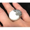 Raspini woman ring with white agate and turtle